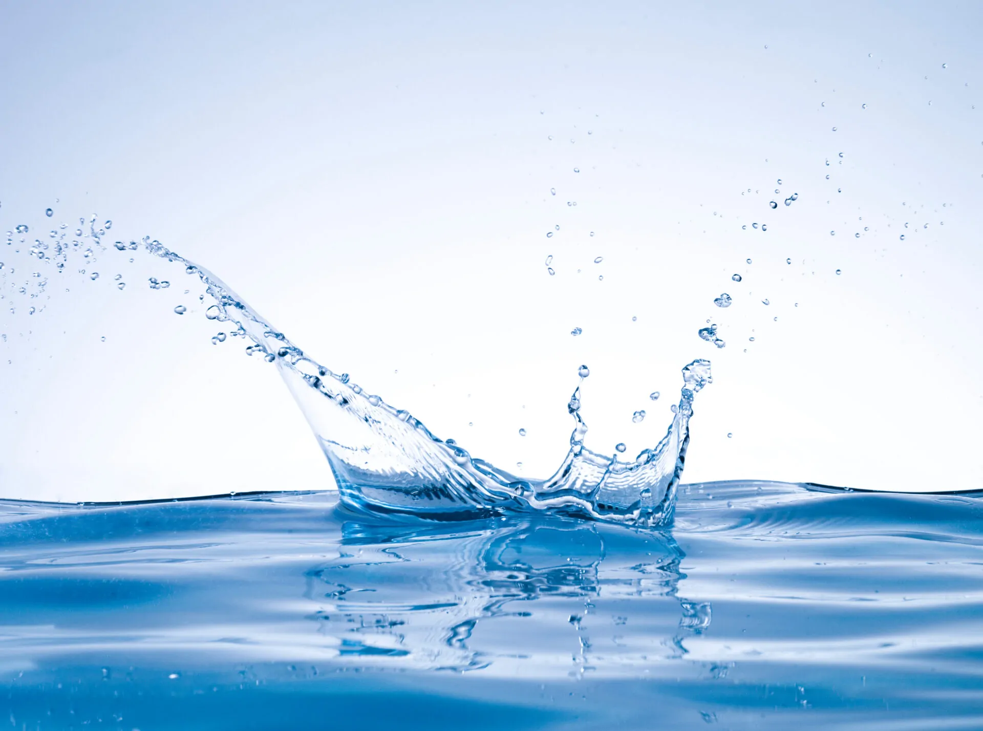 water splashes like crown